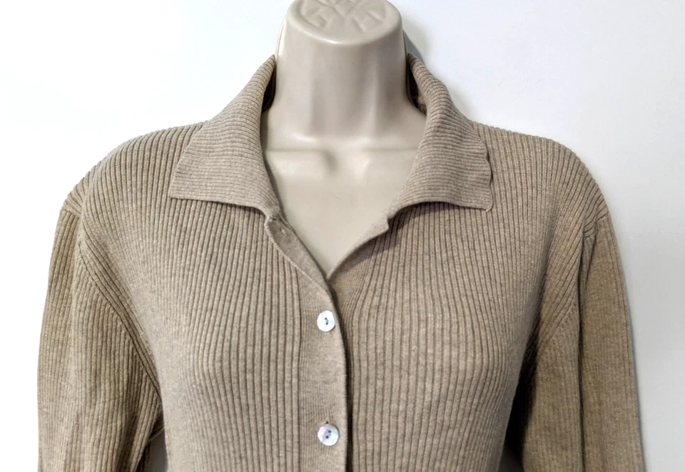 Camisa suéter acanalada frontal con botones Dockers para mujer talla mediana 100 % algodón elástico usada en excelente estado Foto 2 de 4