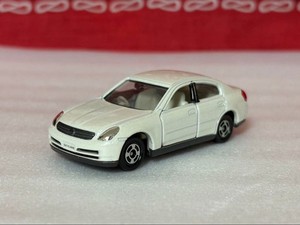 Tomica No.8 Nissan Skyline Rare Pearl White -TOY CAR-