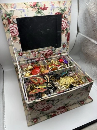 Vintage Jewelry Box Gold Tone Costume Lot Untested Clip Earrings Brooches Etc.