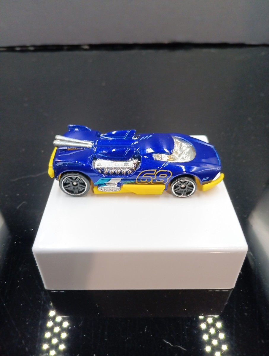 2000 Mattel Hot Wheels Maelstrom Car #68 Blue/ Yellow Free