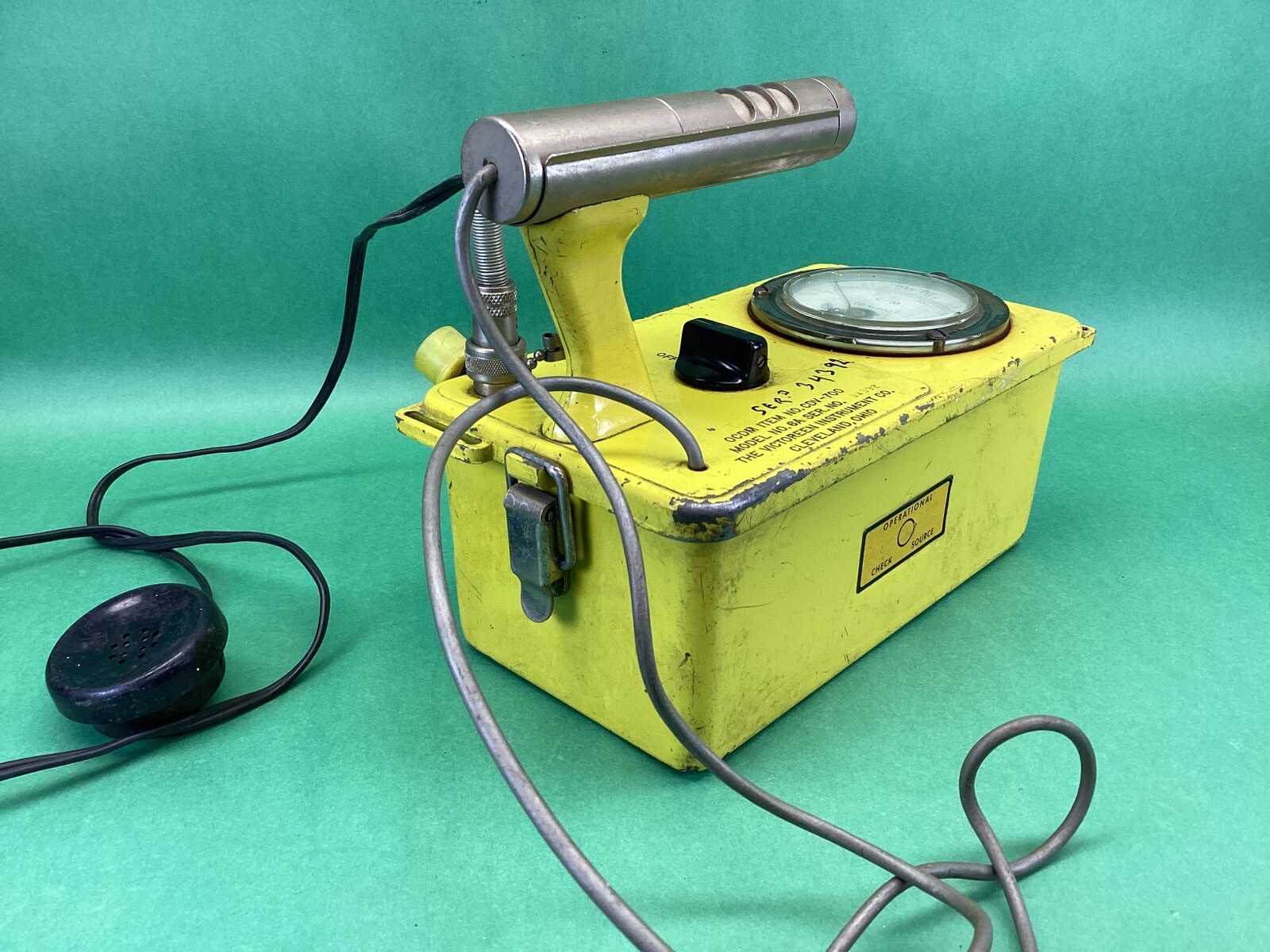 Vintage Victoreen Radiological Meter Geiger Counter CDV700 Model 6A