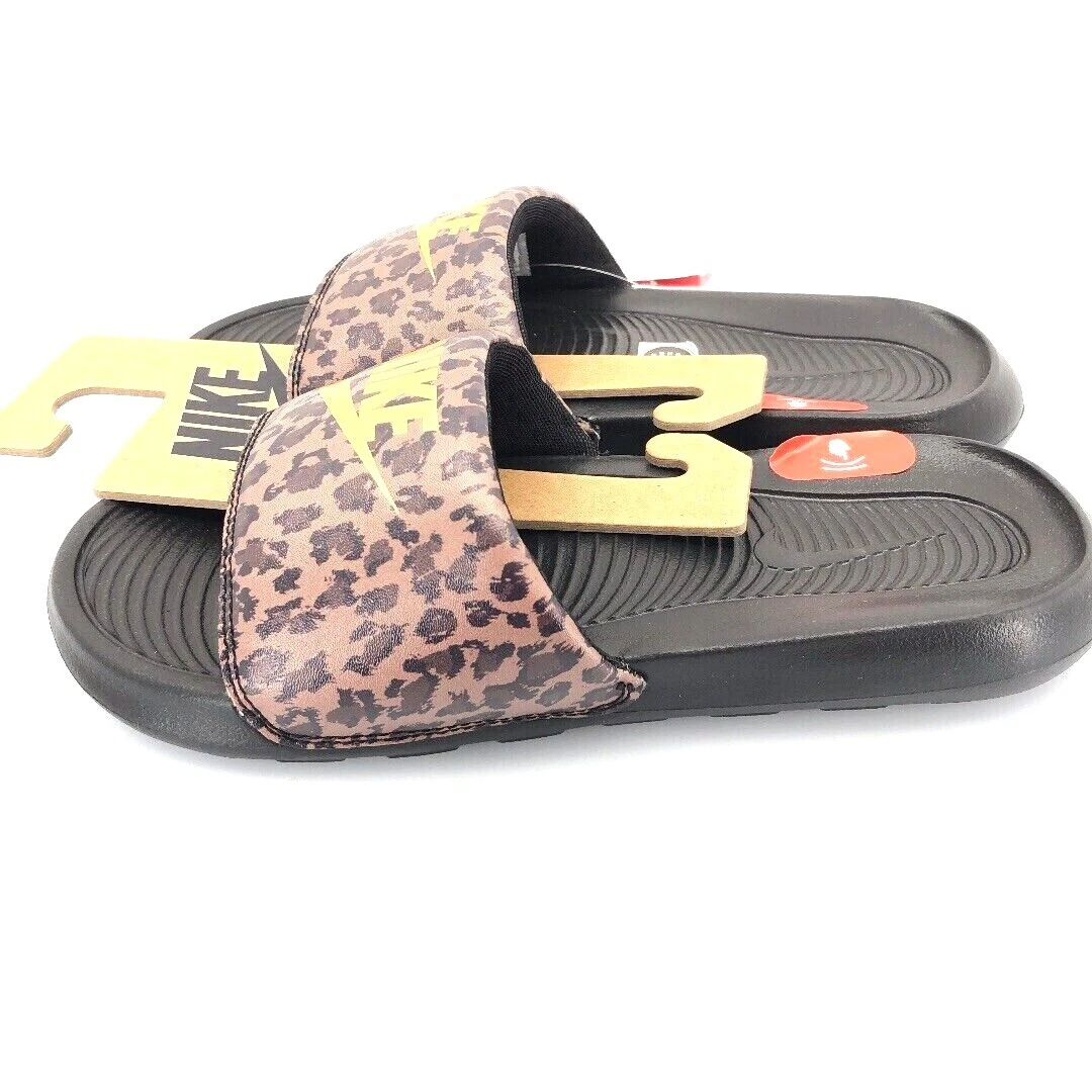 Sandali Nike Victori One Slide stampa Archaeo marrone oro metallizzato (taglie varie) nuovi