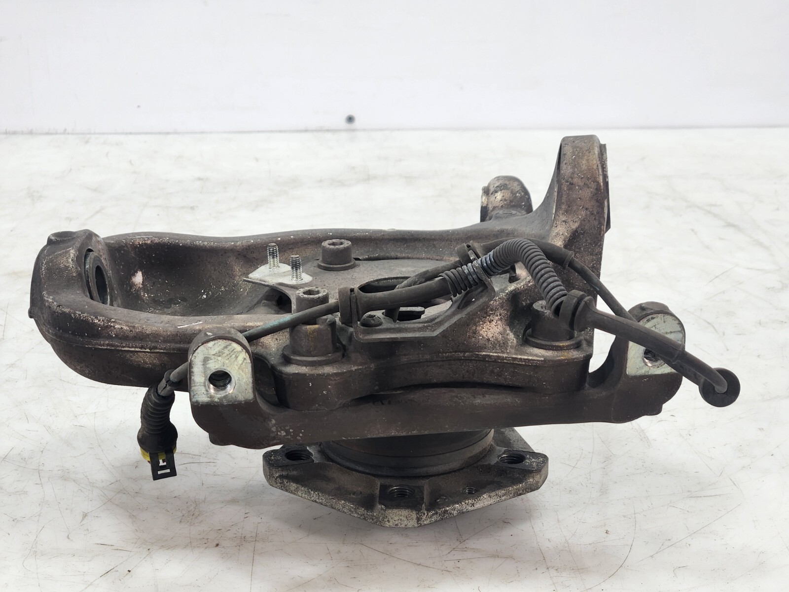 ✅ 13-19 OEM Maserati GT Sport M145 Front Passenger Spindle Knuckle Hub Carrier