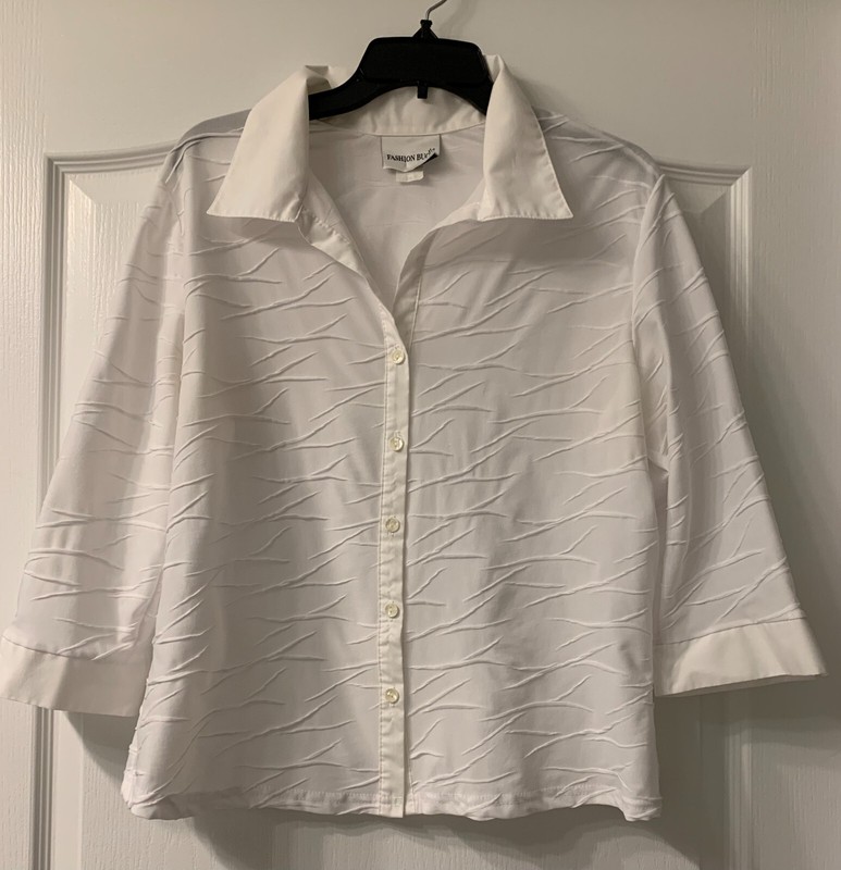 Fashion  Bug White. Button-up Trimmed Blouse. Stretch. 3/4 Sleeve. Size L.