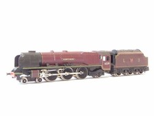 Graham Farish (1816) Duchess Class 4-6-4 "Duchess of Hamilton" in BR Maroon