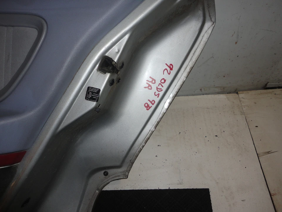 Oldsmobile 98 Regency Elite 1992 sedán puerta trasera derecha completa Foto 2 de 4