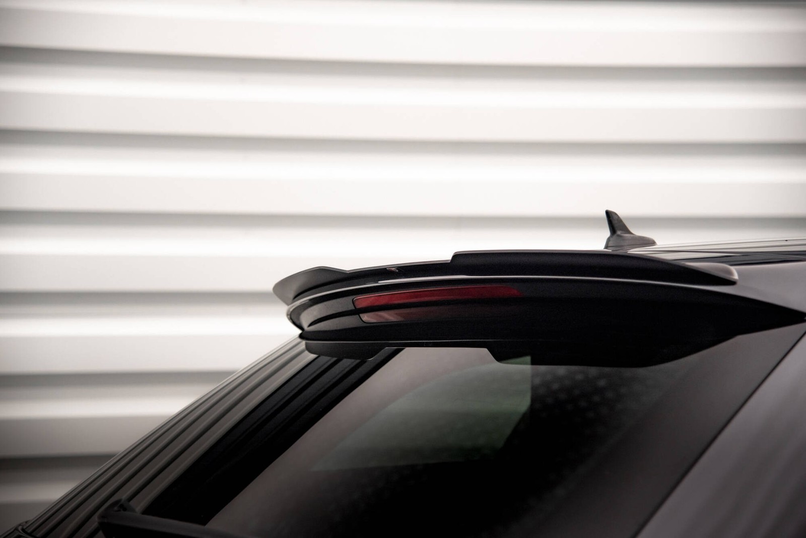 Spoiler Cap V.1 Audi A6 C7 Avant Maxton noir brillant améliorant l'aérodynamisme
