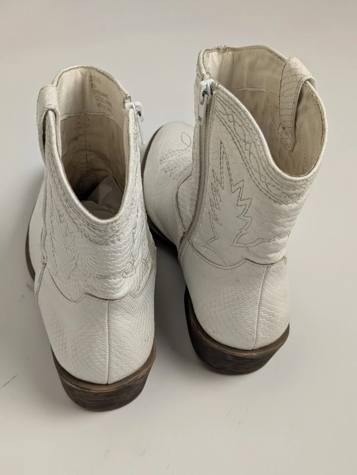 Free People Women’s White Western Cowboy Boots Size 8M Snakeskin Style - Image 2 of 4
