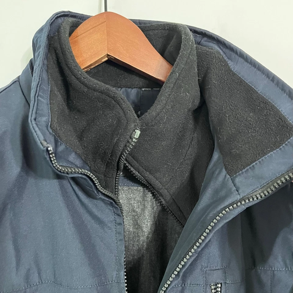 Chaqueta impermeable Calvin Klein para hombre talla L azul cuello polar bolsillos con cremallera completa Foto 3 de 4