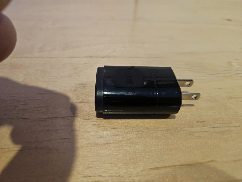 LG Travel USB Home Wall Charger Head Adapter MCS-02WR Single 5V/0.85A Black - Image 2 of 4