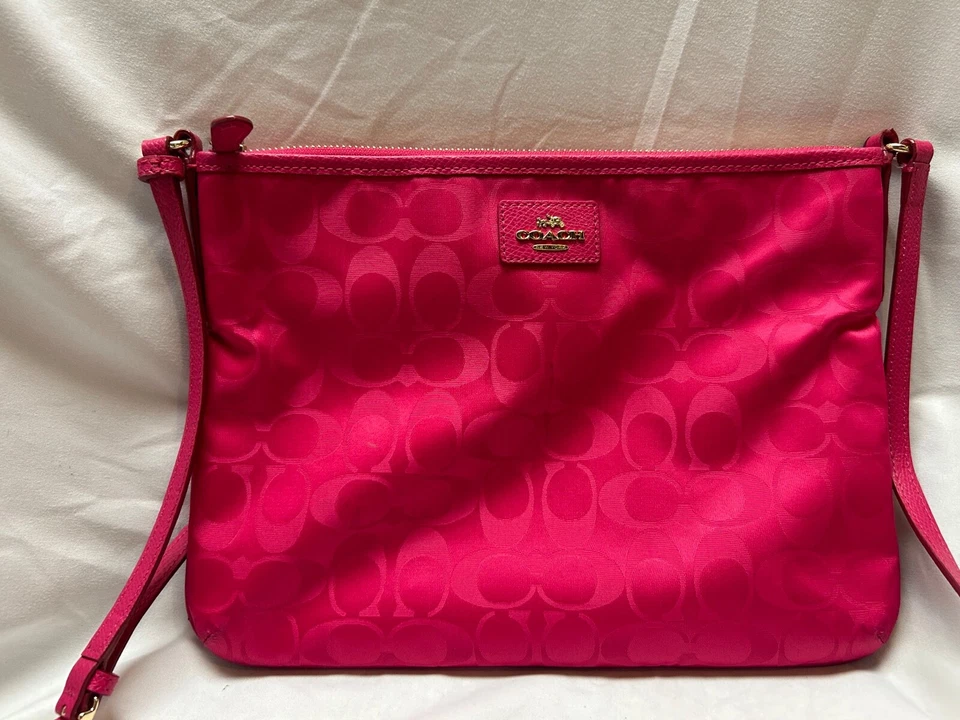 Coach 35454 CROSSBODY IN SIGNATURE NYLON PINK RUBY - Image 2 of 4