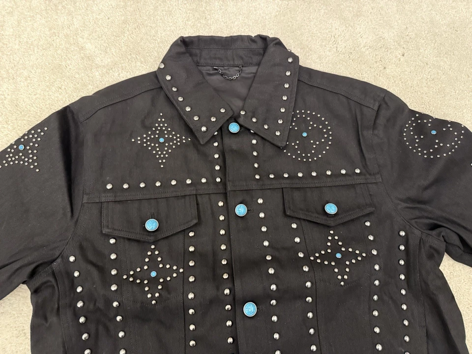 Chaqueta de mezclilla para hombre Louis Vuitton negra adornada monograma metal algodón talla 48 Foto 3 de 4
