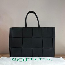 Excellent condition BOTTEGA VENETA Arco Tote ...