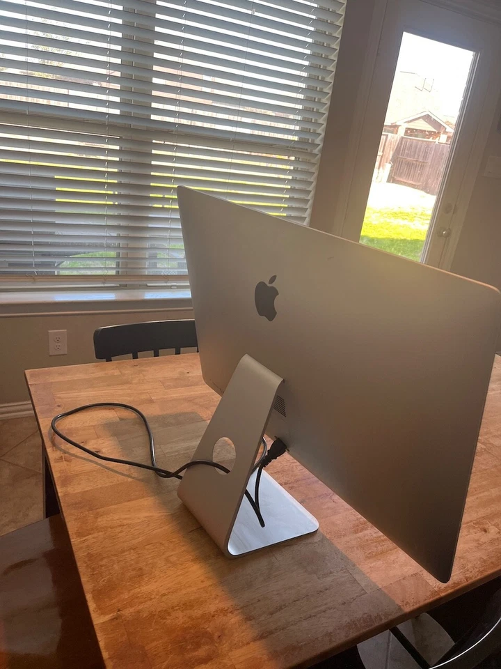 Apple iMac MK462LL/A Escritorio 27 pulgadas Pantalla Intel 5K 16 GB Ram | Disco duro de 1 TB Foto 2 de 4