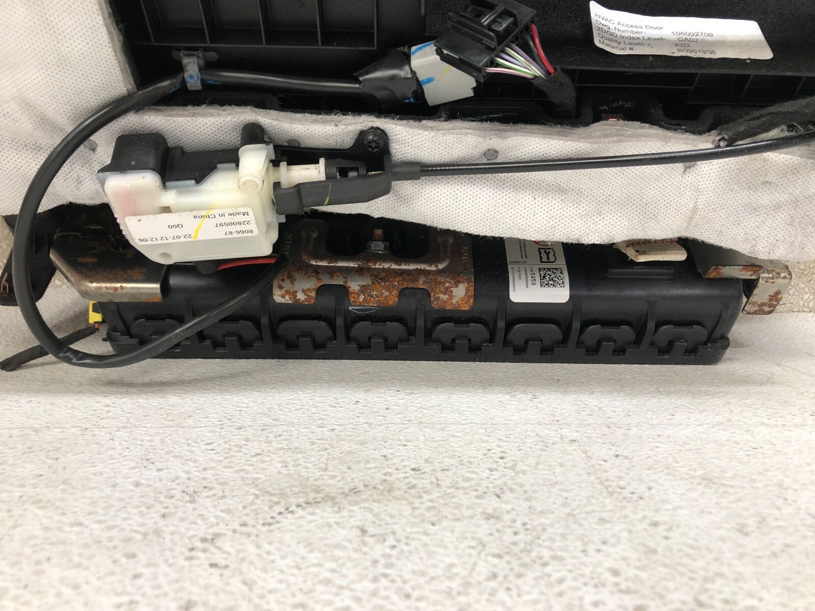 2013 CADILLAC XTS DASH GLOVE BOX STORAGE COMPARTMENT BLACK ASSY, OEM