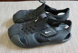 nike closed toe sandals
