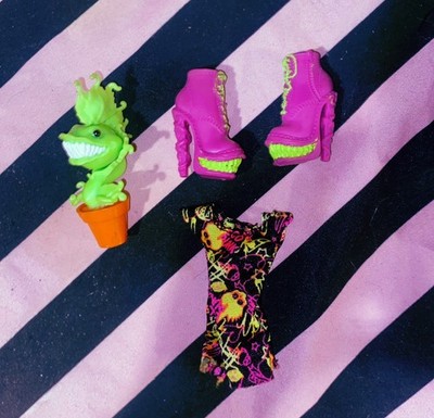 monster high g1 venus mcflytrap top, shoes, and pet (Chewlain) set