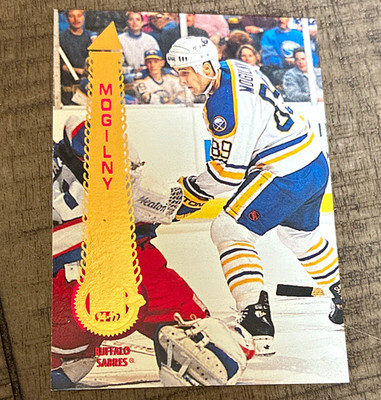 Pinnacle 1994-95 Alexander Mogilny Base Set #125 Buffalo Sabres NHL Card