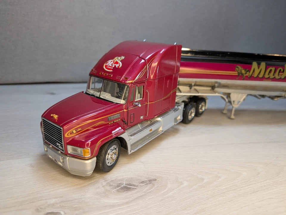 Mack Truck 1/32 scale Franklin Mint American Eagle Chrome Tanker Die Cast 24" L - Image 3 of 4