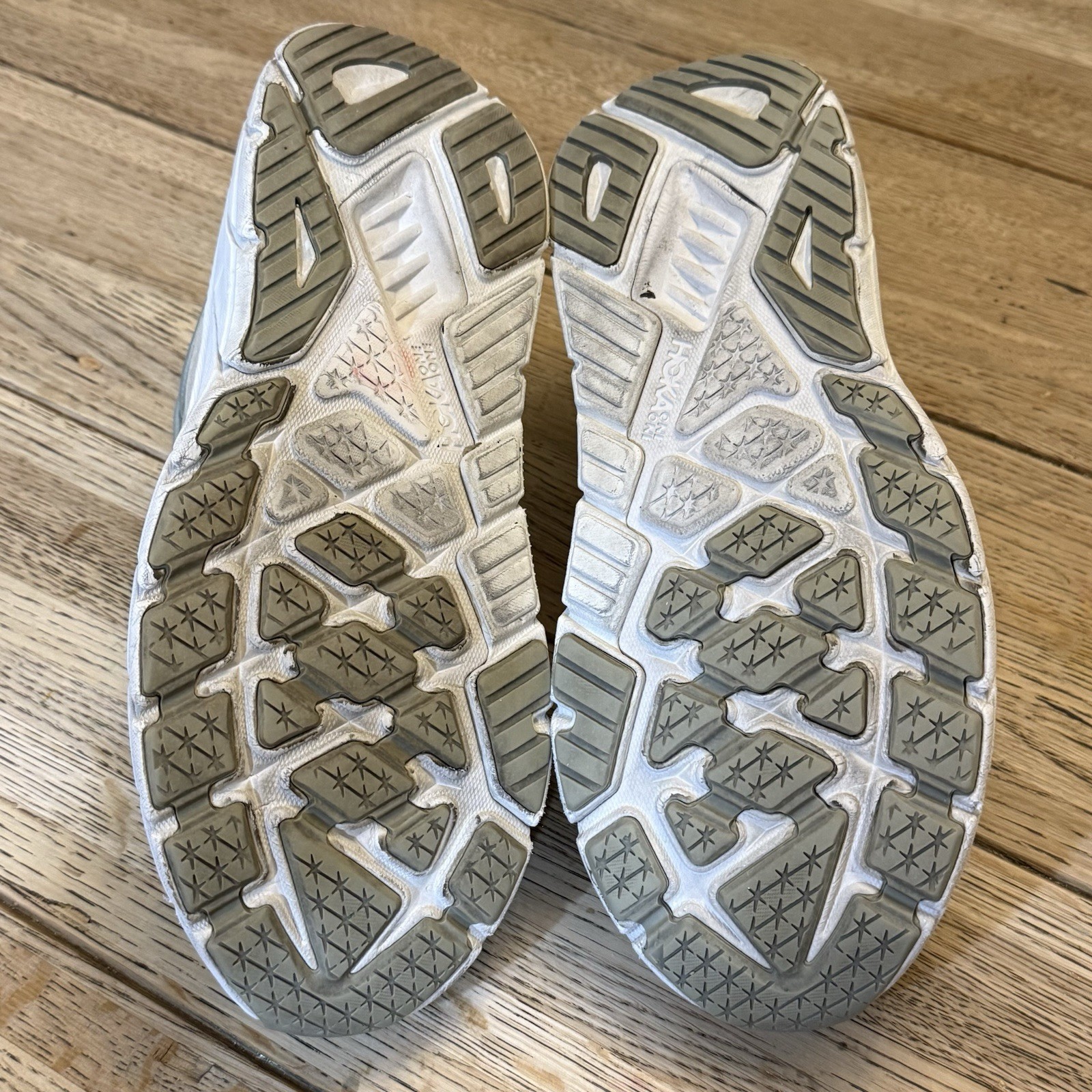 Men's Hoka One One Arahi 7 Road-Running Shoes size 12.5D Gray thumbnail 8