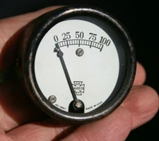 US Gauge Co. Vintage White Face 100 lbs Oil Pressure Gauge - AD 3561