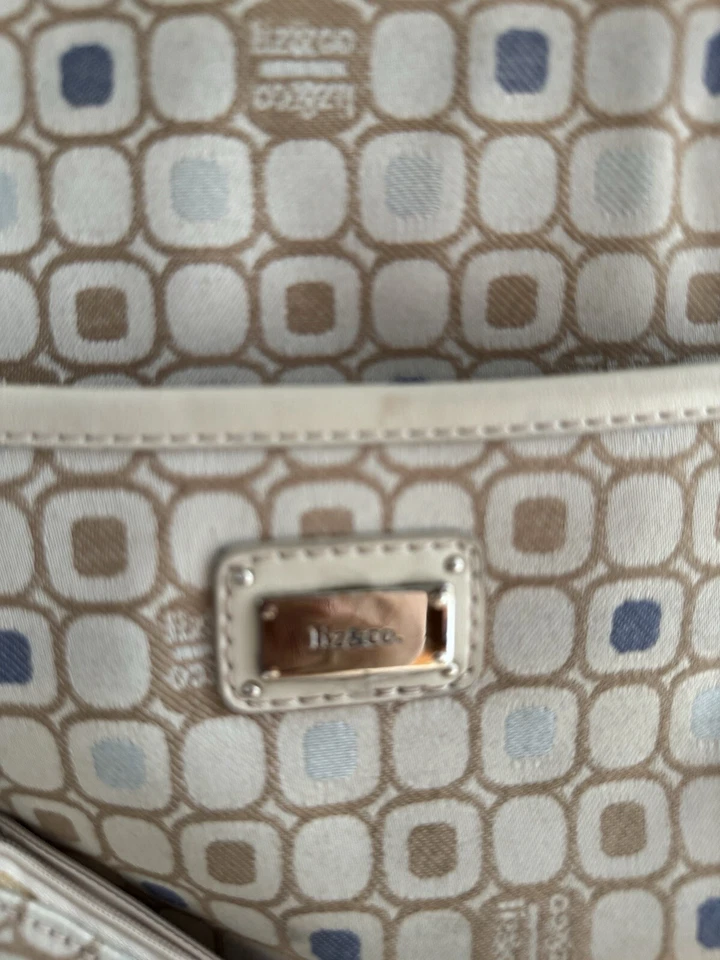 BOLSO DE MANO DE HOMBRO MULTICOLOR CON LOGO DE LA FIRMA LIZ&CO VARIOS COMPARTIMENTOS. Foto 4 de 4