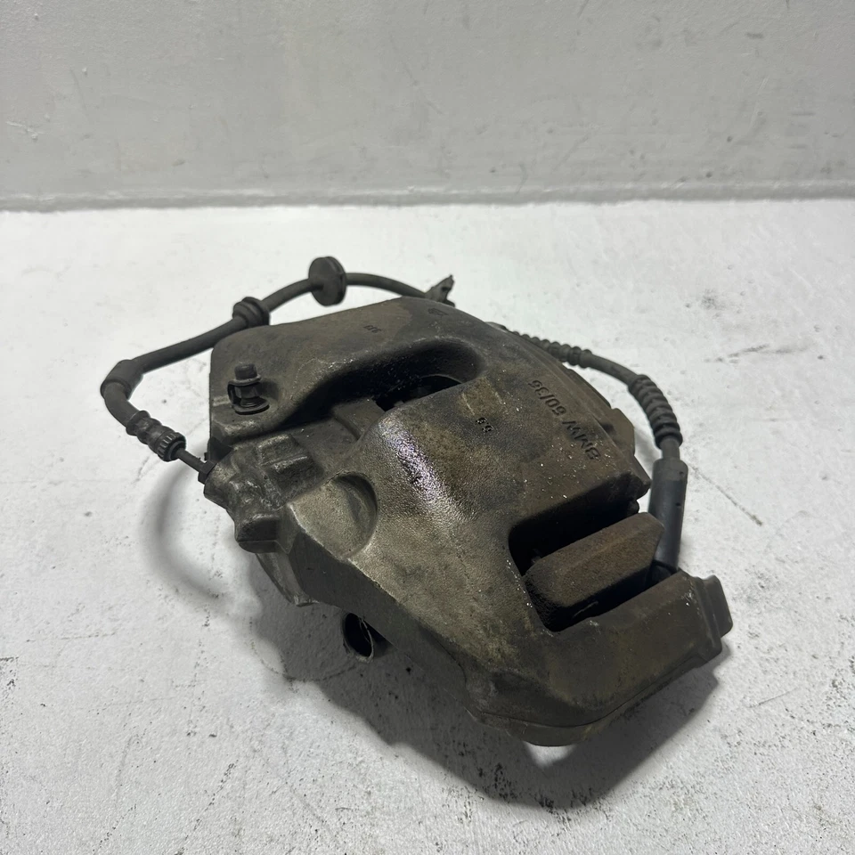 Pinza de freno de disco lado pasajero delantero derecho OEM BMW 650i 2016-2018 Foto 3 de 4
