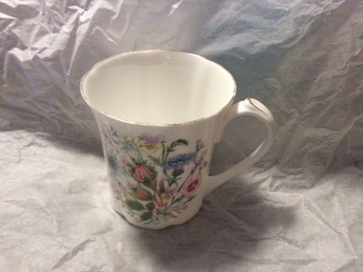 AYNSLEY FINE Fine CHINA COFFEE/TEA MUG WITh Floral decor Of Rosebud And  Foliage