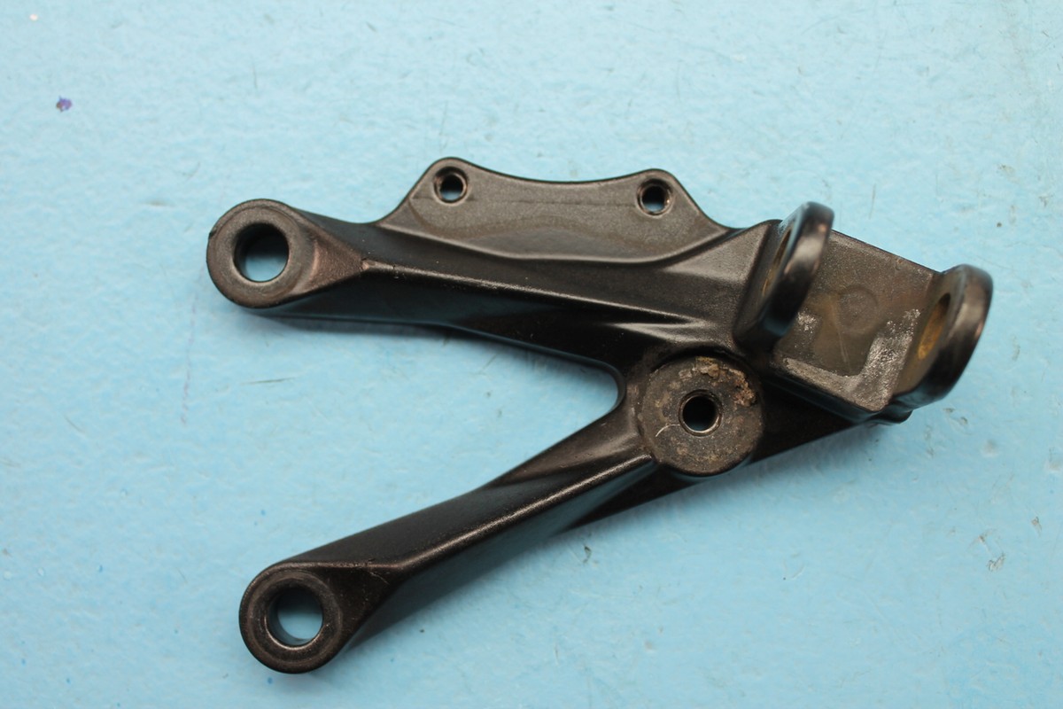 982 06-07 KAWASAKI NINJA ZX10R LEFT REARSET FOOTREST FOOT PEG REST