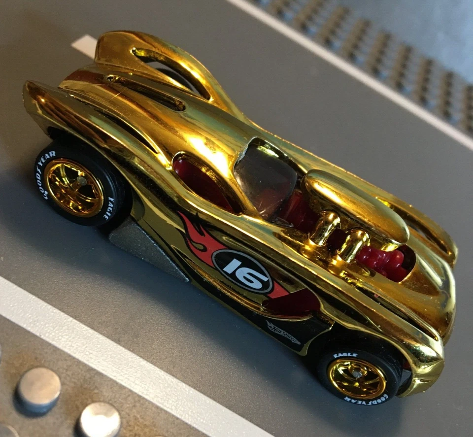 Hot Wheels 16 Angels Mystery Car Dorado PERSONALIZADO Super Real Riders Rueda Intercambio con Tarjeta Foto 2 de 4