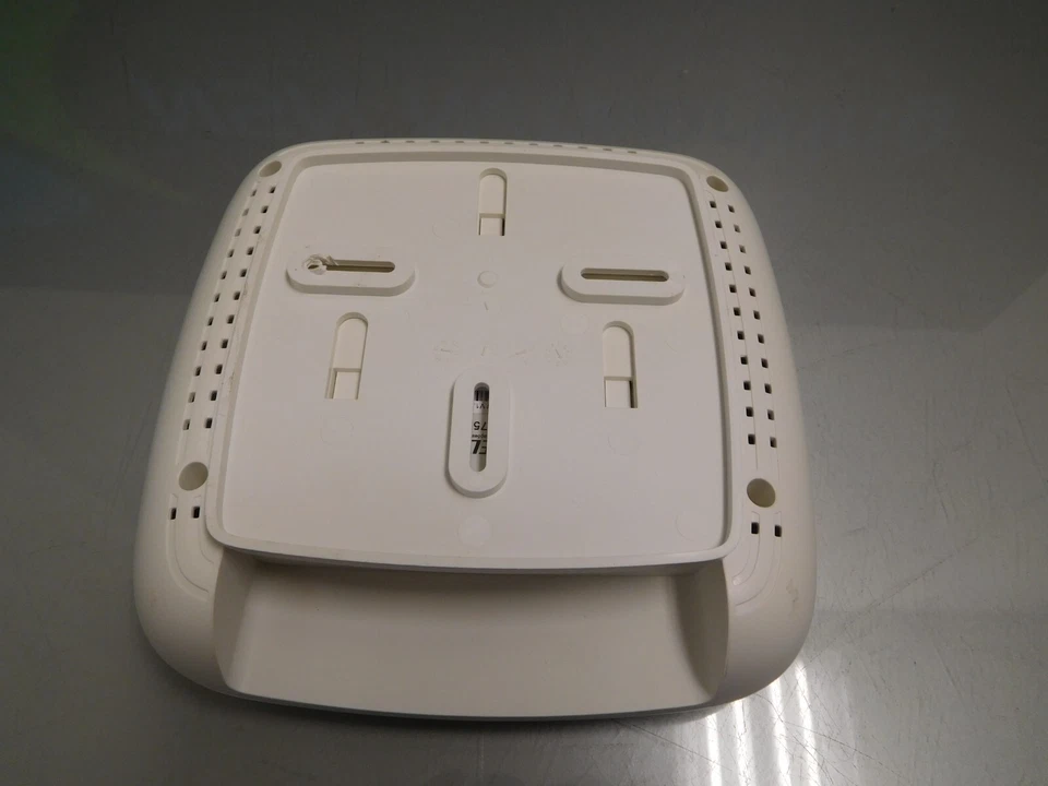 TRENDnet TEW-821DAP/A AC1200 PoE WiFi AC Wireless Access Point 2.4GHz & 5GHz - Image 3 of 4
