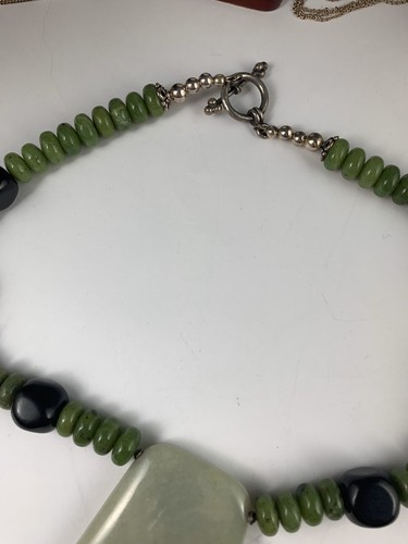 9” LONG 3 TYPES OF GREEN JADE NECKLACE & 2” PENDANT - Picture 4 of 12