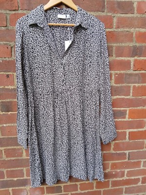 Vila Dress New with Tags EUR 40 Black white Floral fit and flare Shirt Dress