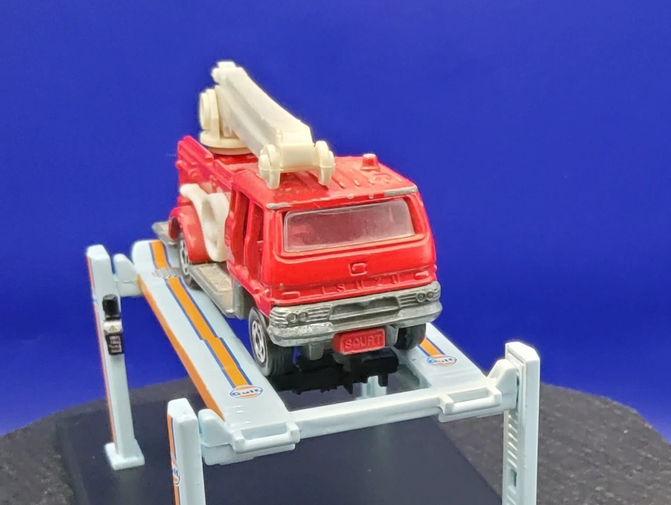 Vintage Tomica No. 3 Squirt Fire Engine - Image 2 of 4