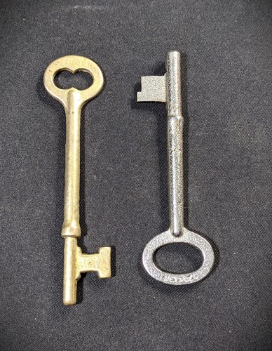 Taylor Steel Key #528 & Brass Skeleton Key Vintage - Picture 6 of 6