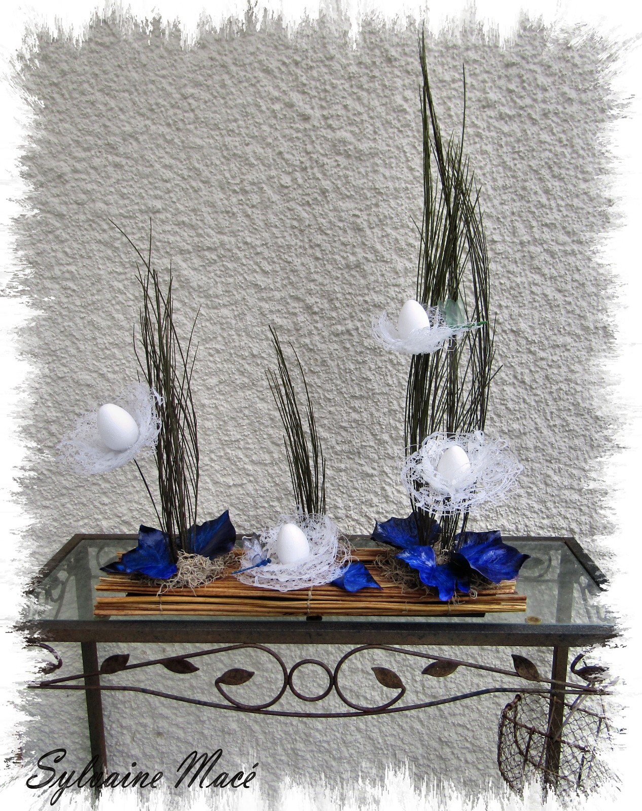 Composition florale de Pâques haut de gamme en céramique blanche