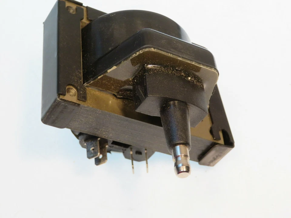 Bobina de encendido marca Lucas Peugeot 505 2000cc y 604 2700cc DLU404 Foto 3 de 4