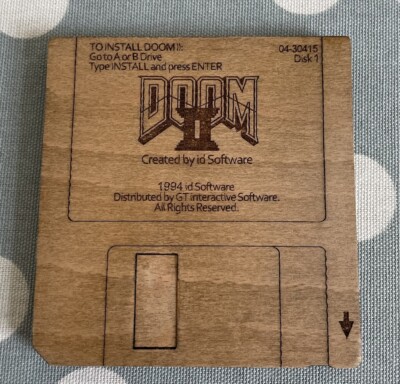 Doom 2 / Holz Diskette Art / Lasergeätzt / NEU