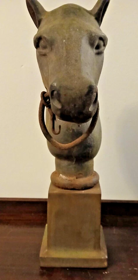 罕见古董铸铁马头挂柱上衣 — 第 4/4 张图片