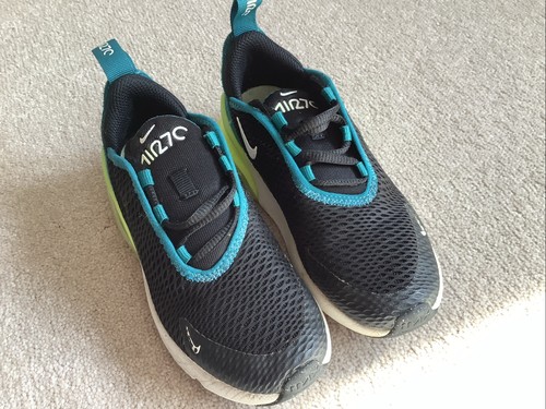 Jungen Nike schwarz, grün, blau Turnschuhe Junior Größe 11