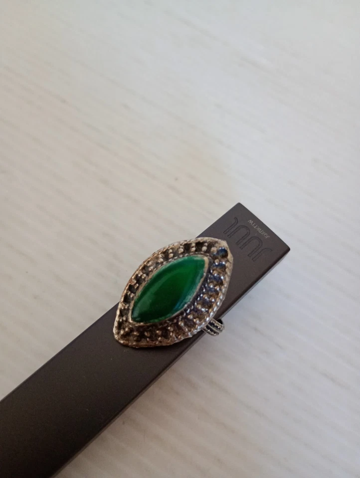 Anello Art Deco Vintage in Argento con gemma ovale verde Gioiello - Immagine 2 di 4
