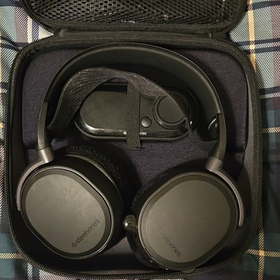 SteelSeries Arctis Pro w/ GameDAC Over-Ear Wired Gaming Headset Black w/ Case