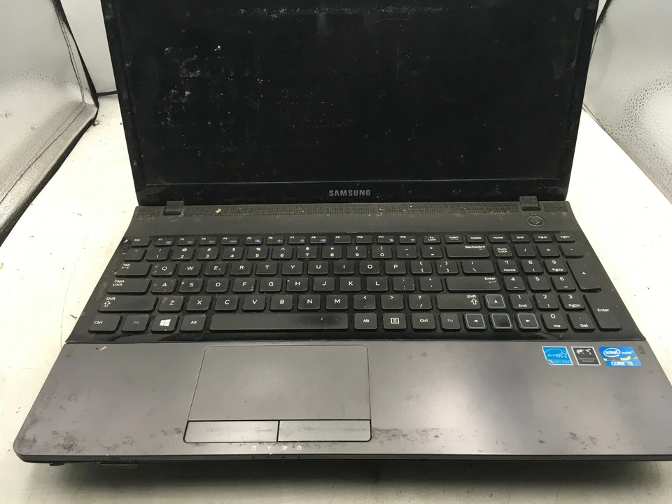 SAMSUNG NP300E5C A07US - PER RICAMBI - INTEL i3-2370M - 4GB RAM - LEGGERE DESCRIZIONE -BB - Immagine 3 di 4