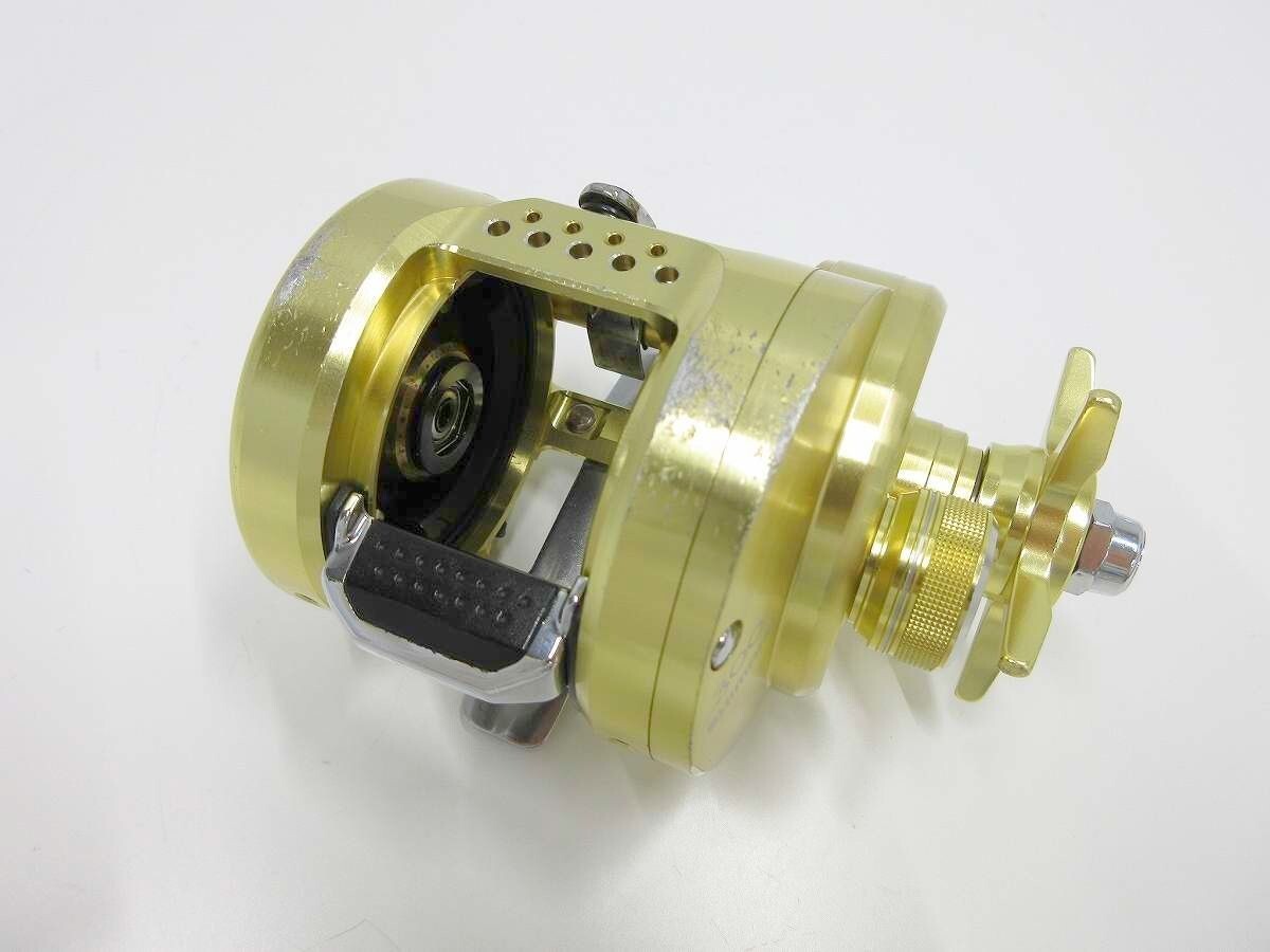 Shimano 15 Calcutta Conquest 300 Body / Management Au4437/22