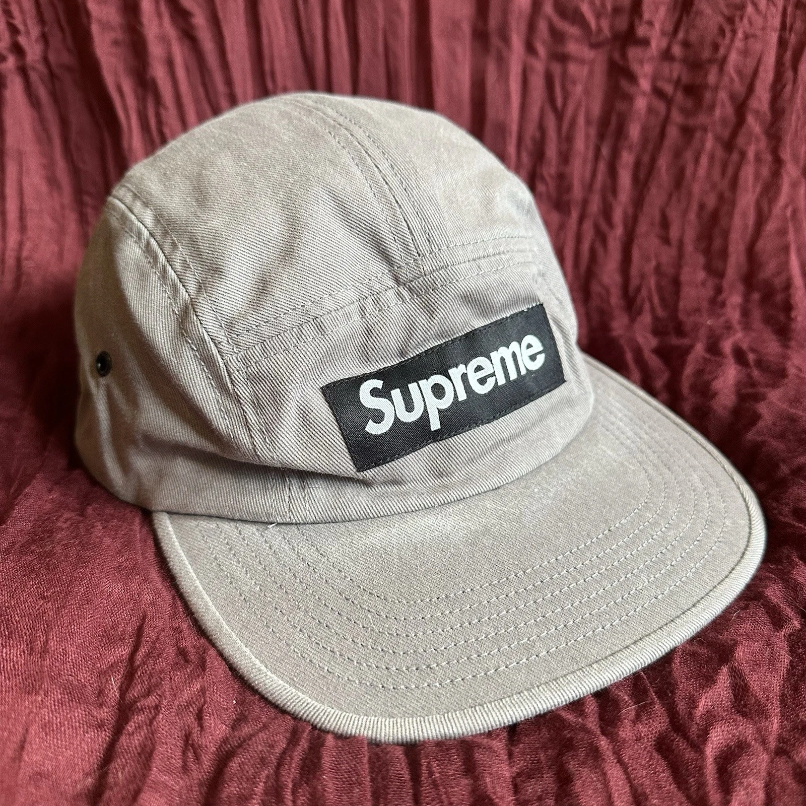 Casquette de camp noire avec logo boîte jacquard suprême