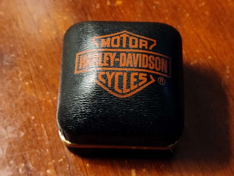 Anillo Harley-Davidson de oro de 10 K para dama Foto 3 de 4