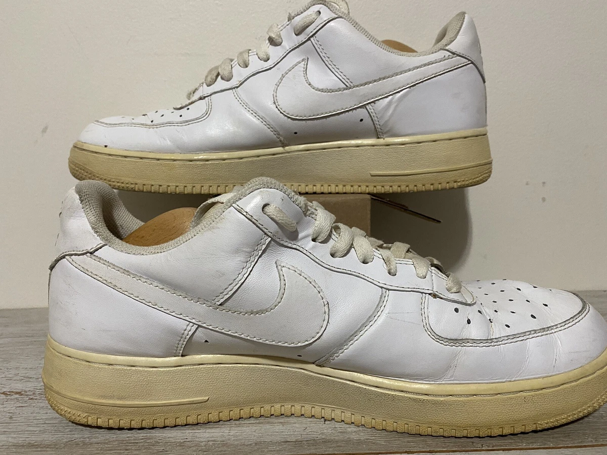 Nike air hotsell force yellow sole