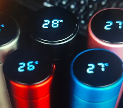 SMARTE WASSERFLASCHE/VAKUUMISOLIERTE LED FLASCHE - HÄLT GETRÄNKE WARM/KALT