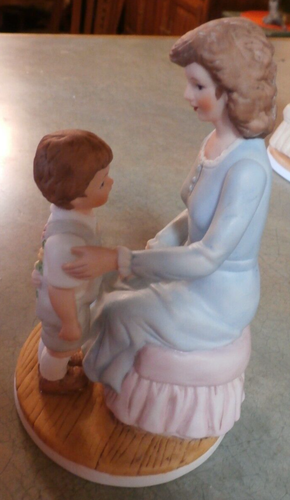 VINTAGE 1989 HERITAGE HOUSE PORCELAIN FIGURINE - Picture 6 of 7