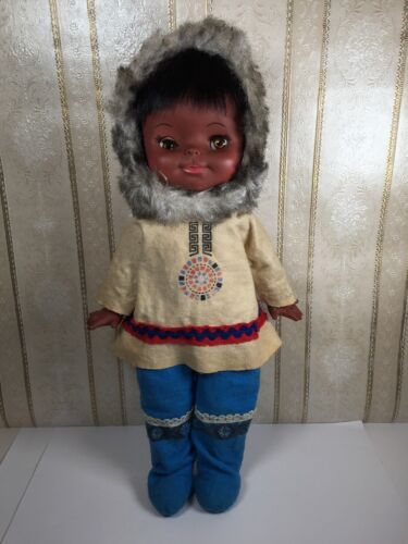 Vintage Regal Toys 1970s - Canadian Eskimo Inuit Doll In Fur Outfit - Afbeelding 1 van 10